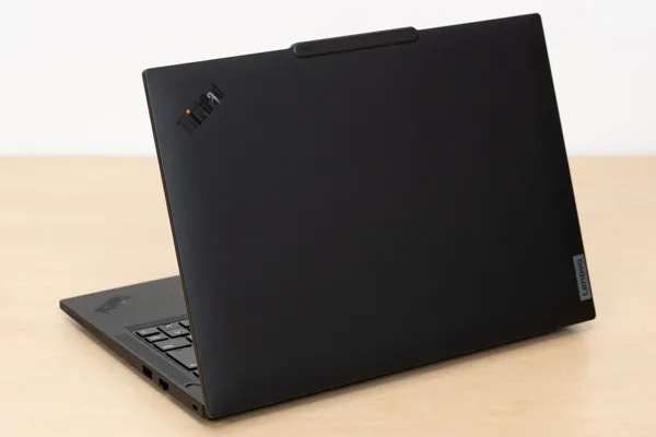 ThinkPad P14s Gen 5 AMDの天板写