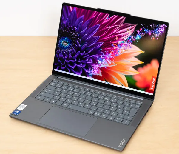 Yoga Pro 7i Gen 10 Aura Edition(14型 Intel)の正面写真