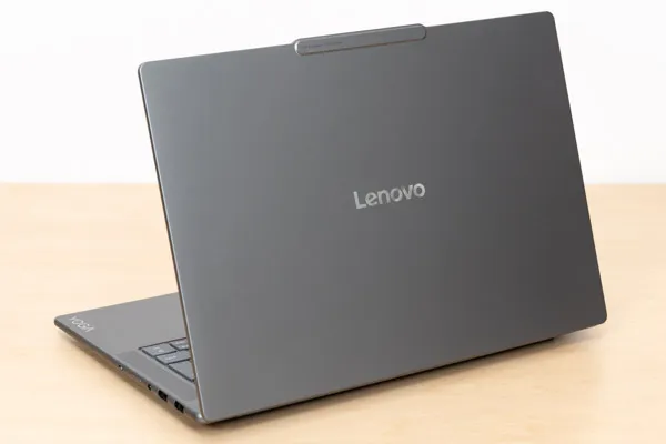 Yoga Pro 7i Gen 10 Aura Edition(14型 Intel)の天板写