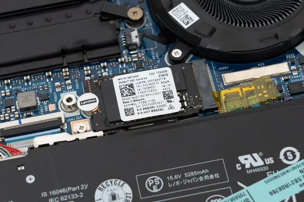 Yoga Pro 7i Gen 10 Aura Edition(14型 Intel)のメモリの写真