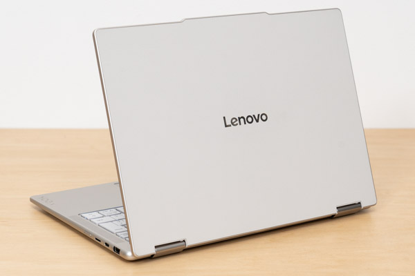Yoga 7i 2-in-1 Gen 10(14型 Intel)の天板写