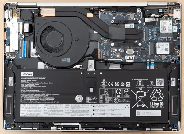 Yoga 7i 2-in-1 Gen 10(14型 Intel)の内部の写真