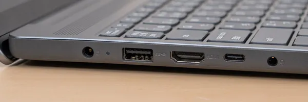 Lenovo IdeaPad Slim 3 Gen 10 (15.3型 AMD)の側面の写真その2