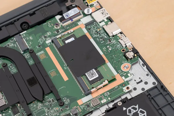 Lenovo IdeaPad Slim 3 Gen 10 (15.3型 AMD)のメモリ