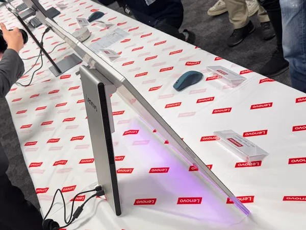 Yoga AIO i Gen 11 Aura Editionの側面