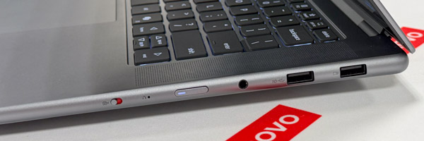Yoga Pro 7i Gen 11 Aura Editionの右側面