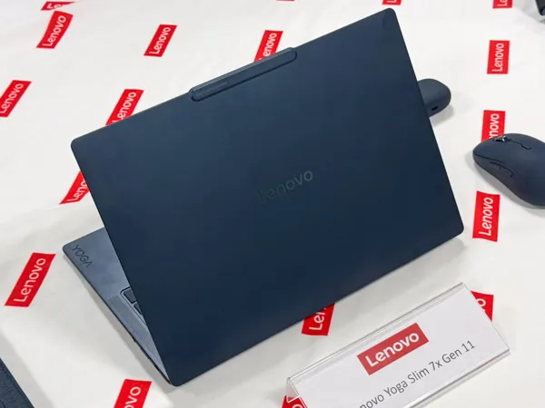 Yoga AIO i Gen 11 Aura Editionの天板