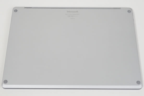 Surface Laptopの底面