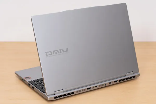 DAIV S5-A7G60SR-Aの天板写