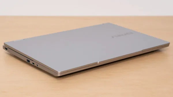 DAIV S5-A7G60SR-Aの薄さの写真その2