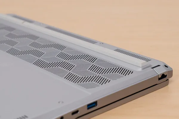 DAIV S5-A7G60SR-Aの底面写真