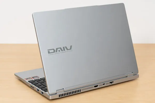 DAIV Z4-A9A01SR-Bの天板写