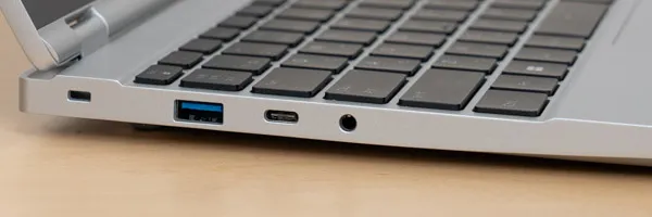 DAIV Z4-I7I01SR-Bの側面の写真その2
