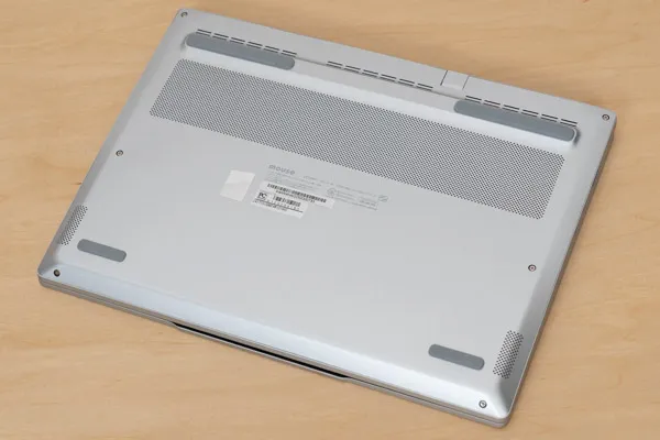 DAIV Z4-I7I01SR-Bの底面写真