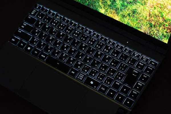 DAIV Z4-I7I01SR-Bのキーボードバックライトの写真