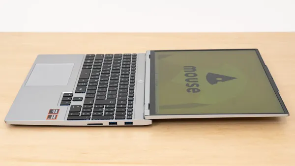 mouse B5-A7A01SR-Aのヒンジを最大まで開いたときの写真