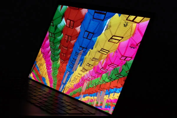 斜めから見た画面