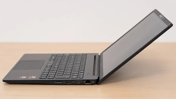 LAVIE Direct N14 Slimのヒンジを最大まで開いたときの写真