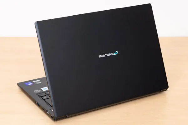 iiyama PC SENSE-14FHX31-UX7-URSXの天板写真