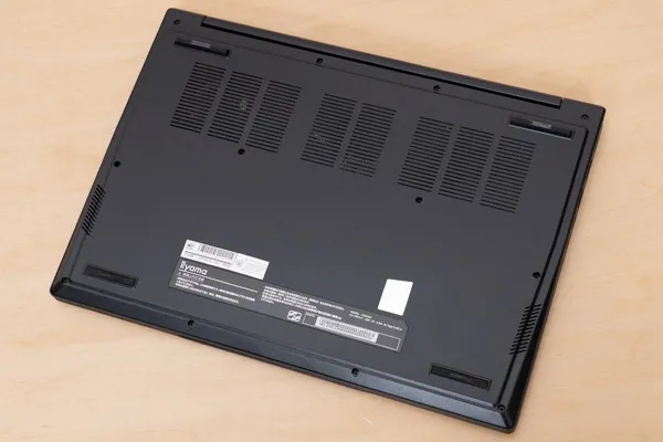 iiyama PC SENSE-14FHX31-UX7-URSXの底面写真