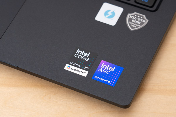 Core Ultra X7のロゴシール