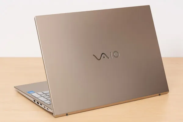 Dell 15の天板写
