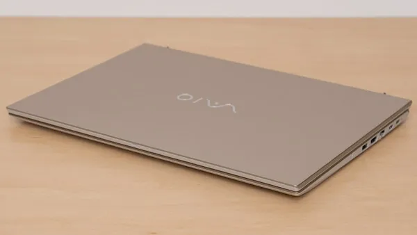 Dell 15の薄さの写真