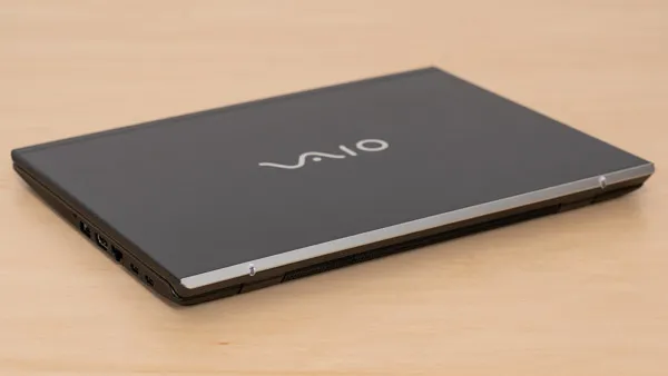 Dell 15の薄さの写真