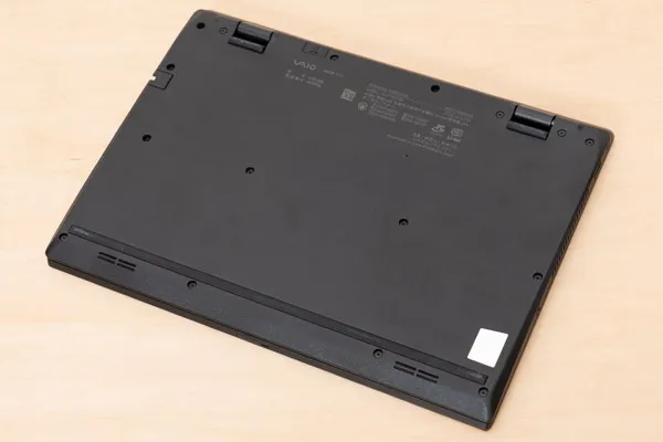 Dell 15の底面写真