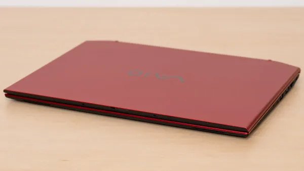 VAIO SX14-Rの薄さの写真その2
