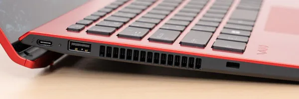 VAIO SX14-Rの側面の写真その2