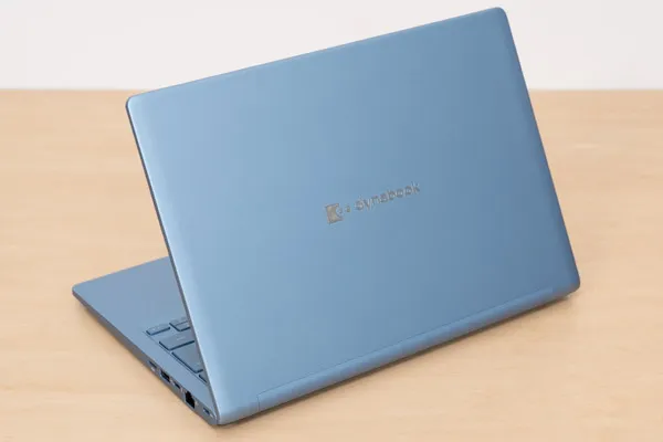 dynabook GR/ZZの天板写