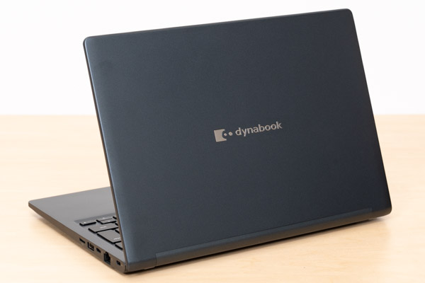 dynabook RA/ZYの天板写真